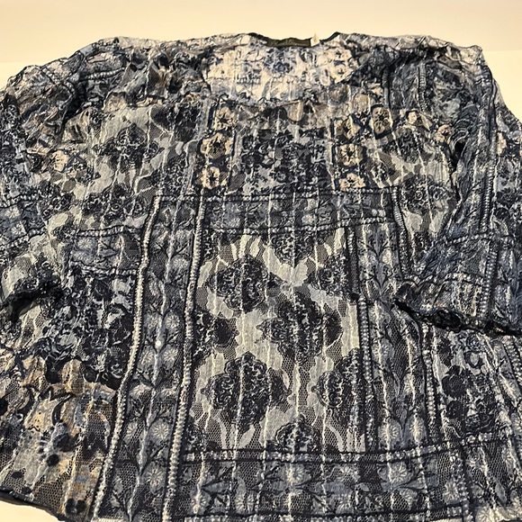 Blue/Gray Lace Blouse w/Built in Cami- Size 1X - Picture 9 of 12
